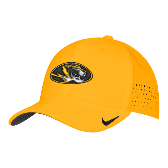 Mizzou Tigers Nike® 2025 Sideline Oval Tiger Head Club Gold Stretch Fit Tiges Hat